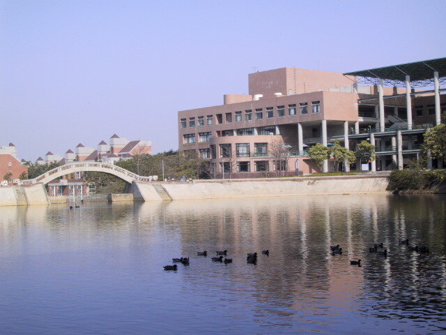 中正大學寧靜湖美景