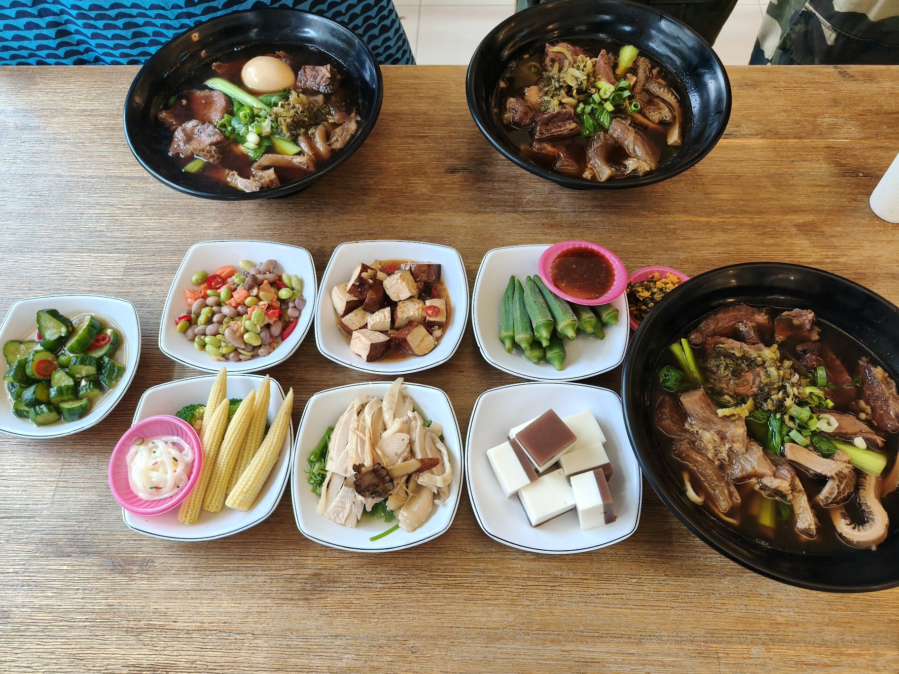 中正大四喜牛肉麵 - 招牌大四喜牛肉麵與黃金海帶