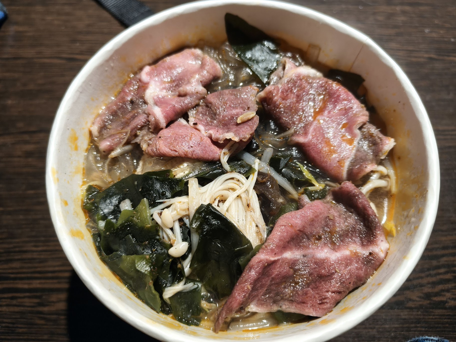 洵香麻辣燙 - 蔬菜與牛腩配料